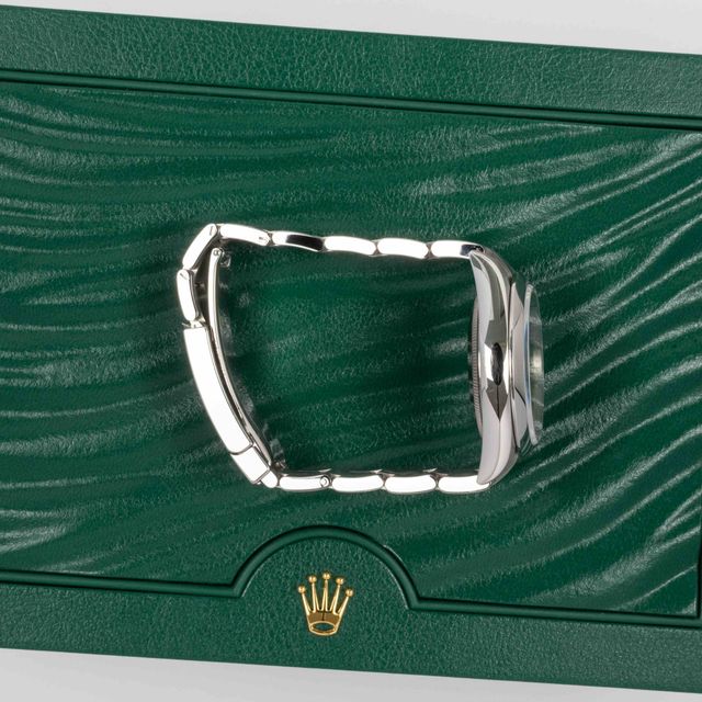 Rolex Oyster Perpetual 126000 Image 4